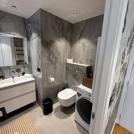 Center Bay ז'ואן-לה-פינס