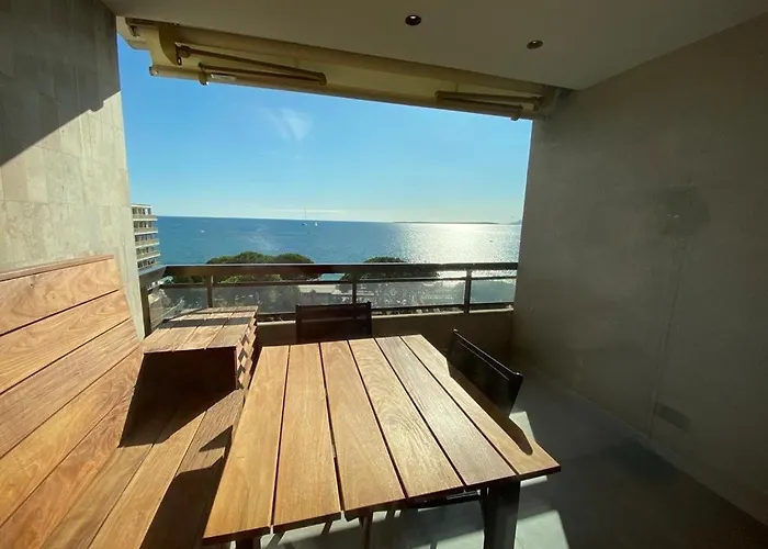 Center Bay Жуан-ле-Пен